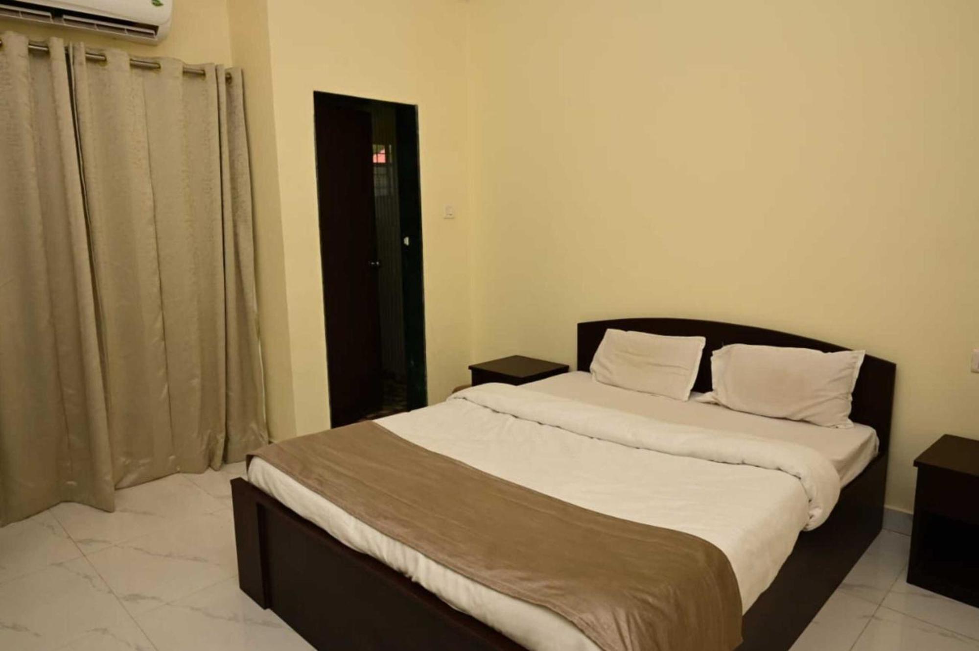 Wada Chirebandi Hotel Gimvi Exterior photo
